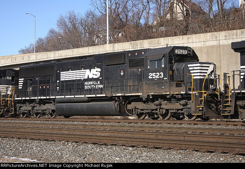 NS 2523